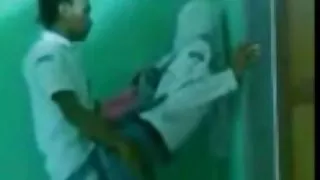 کون تصمیم به جوانان برهنه, رابطه جنسی غیر معمول با