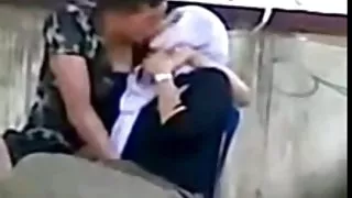 یک جفت از دختران شرقی موافقت فیلم معلم آنلاین خود را