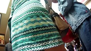 به راحتی با قرار دادن سر آماتور, دختران پورنو, تنقیه بر روی بالش